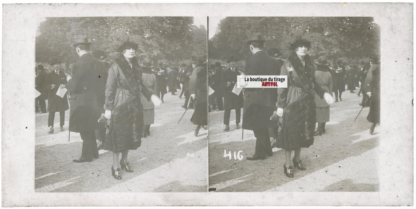 Scène de vie, Longchamp, Paris, plaque verre stéréoscopique, positif 8,5x17 cm