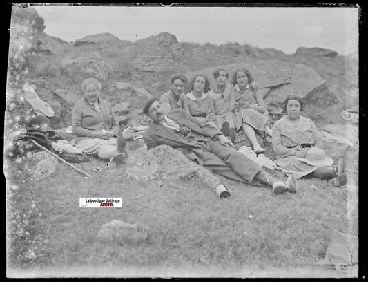 Famille, personnages, Plaque verre photo ancienne, négatif noir & blanc 9x12 cm