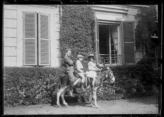 Plaque verre photo négatif noir et blanc 6x9 cm enfants sur un âne, vintage 