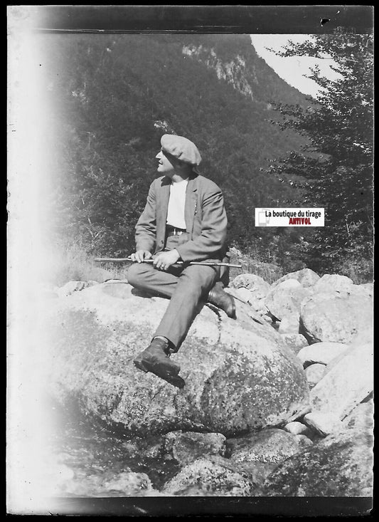 Homme béret, montagne, Plaque verre photo ancienne, négatif noir & blanc 6x9 cm