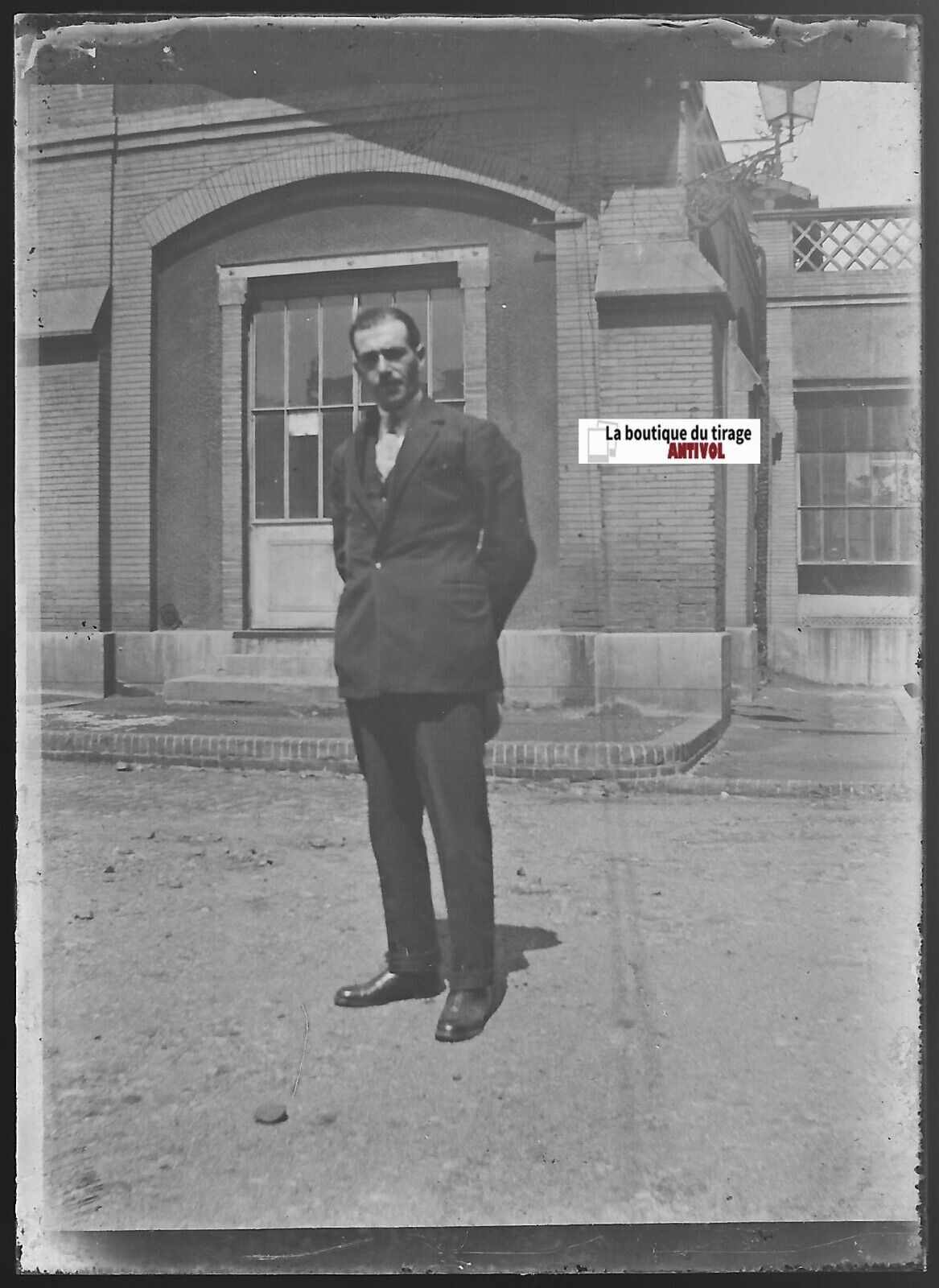 Costume, homme, Plaque verre photo ancienne, négatif noir & blanc 6x9 cm