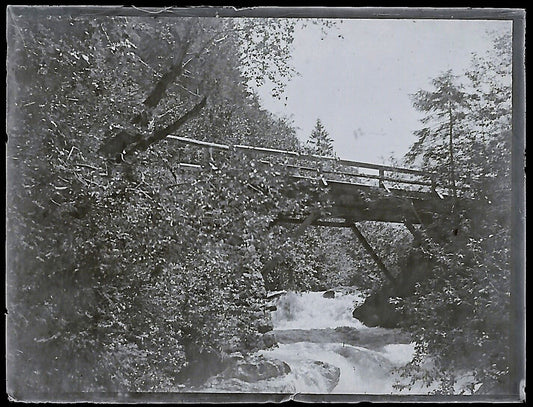 Plaque verre photo ancienne négatif noir et blanc 4x6 cm pont rivière paysage 