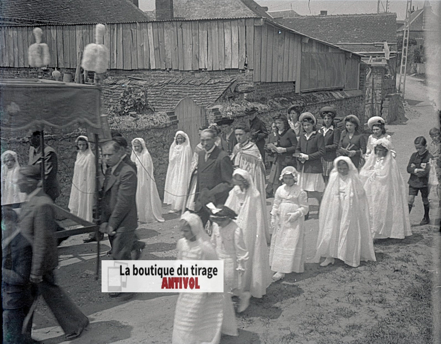 Procession, village France, plaque verre, photo ancienne, négatif N&B 6x13 cm
