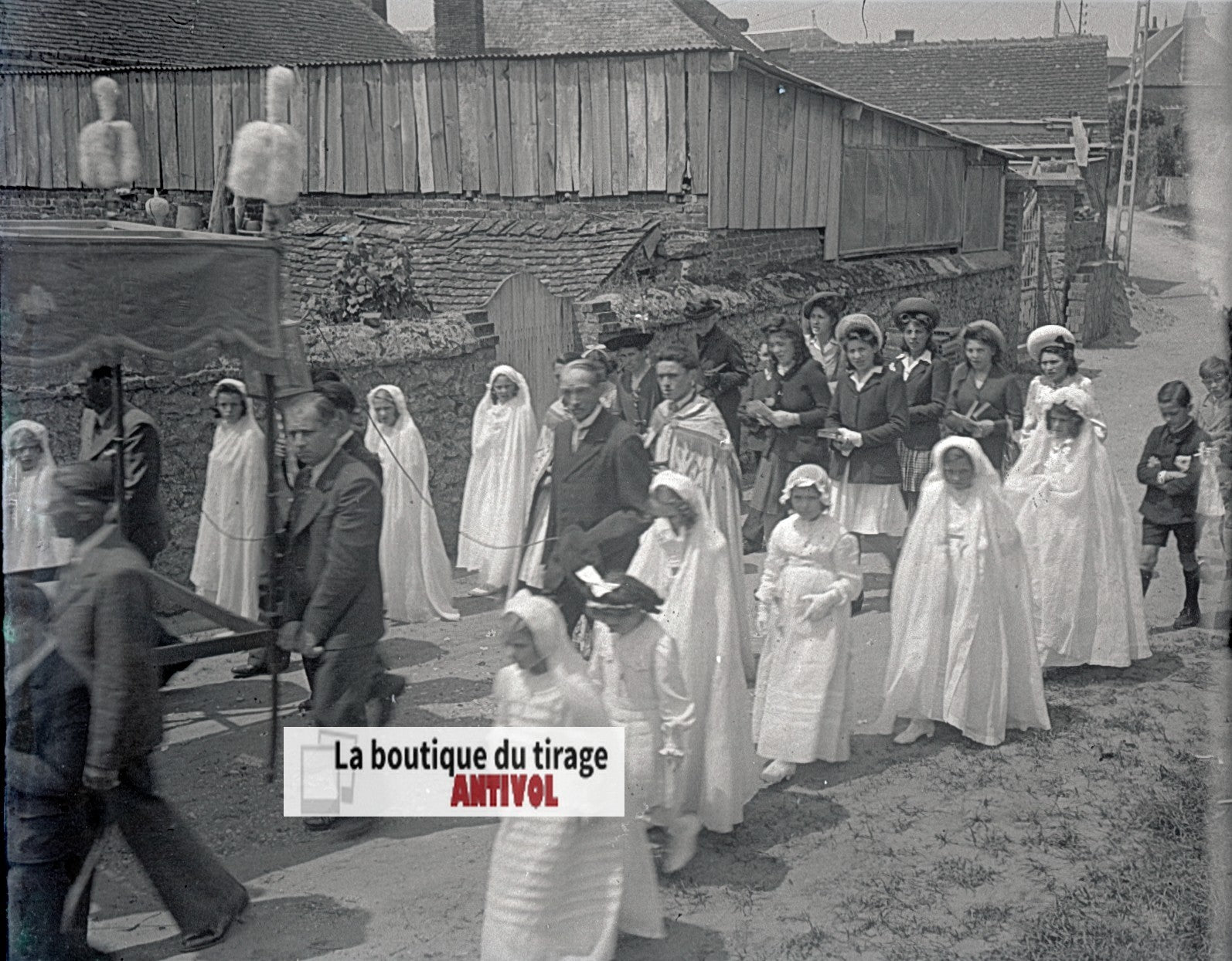 Procession, village France, plaque verre, photo ancienne, négatif N&B 6x13 cm
