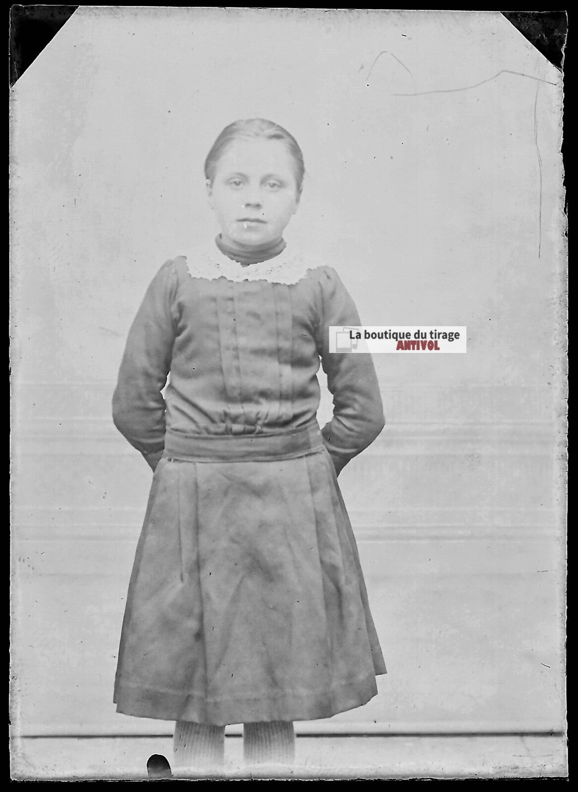 Plaque verre photo ancienne négatif noir et blanc 6x9 cm jeune fille robe France