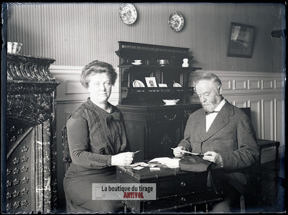 Homme, femme, couple, salon, plaque verre, photo ancienne, négatif 9x12 cm