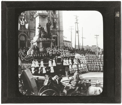 Statue Mgr de Laval, Congrès Montréal, photo plaque de verre, positif 8,5x10 cm
