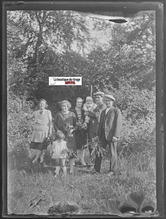 Famille, France, Plaque verre photo ancienne, négatif noir & blanc 9x12 cm