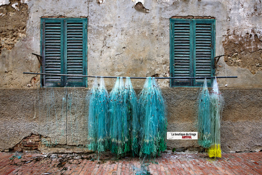 EDITION LIMITEE, Photo d'une scène de vie sur une île de pêcheurs en Italie - La Boutique Du Tirage 