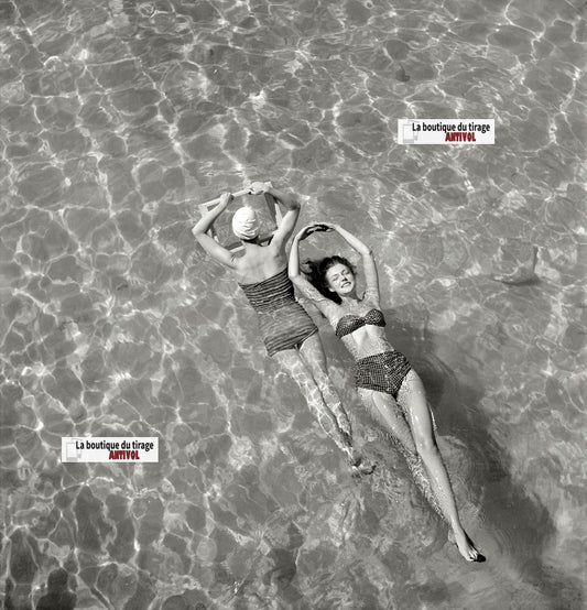 Photo ancienne, Toni Frissell, modèle femme bikini, maillot de bain, USA États-Unis 1948, poster noir et blanc vintage - La Boutique Du Tirage 