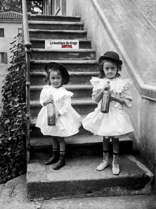 Photo ancienne, 2 enfants en Vendée dans les années 1920, poster noir et blanc - La Boutique Du Tirage 